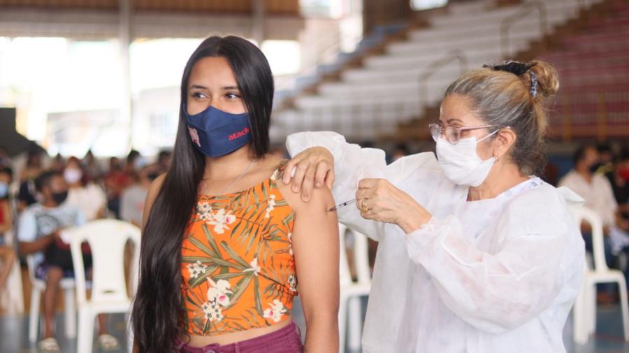Vacinação contra Covid-19 em Manaus prossegue nesta segunda para público a partir dos 18 anos