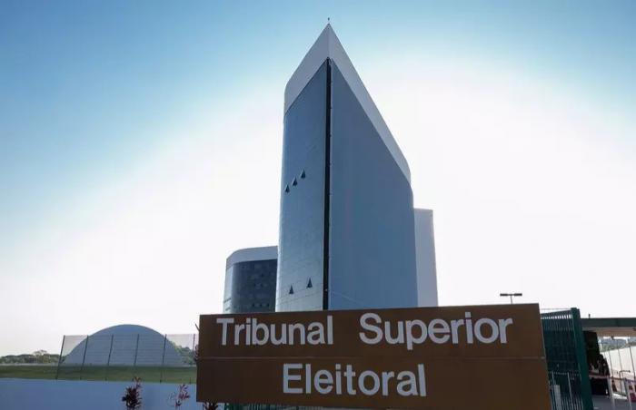 TSE instaura inquérito para investigar ataque às urnas