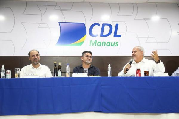 Prefeito de Manaus expõe sobre planos para a capital em reunião com dirigentes lojistas