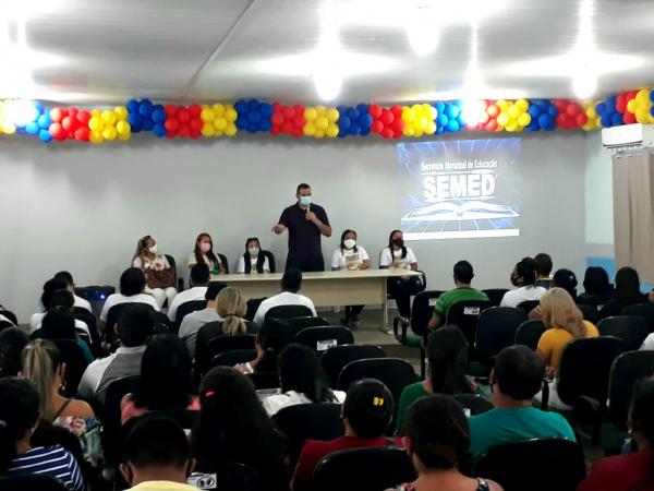 Ano letivo para escolas da Área de Várzea de Parintins inicia com curso de formação pedagógica 