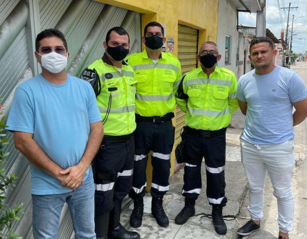 Jander Lobato viabiliza mellhorias no fluxo de trânsito em rua do bairro Cidade de Deus