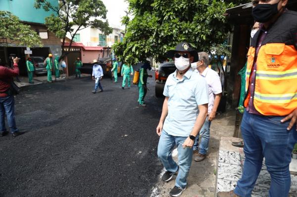 David Almeida acompanha serviço de recapeamento na zona Sul de Manaus  