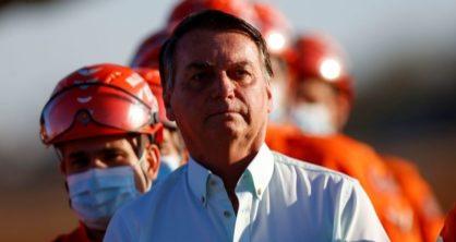 Presidente Bolsonaro diz que pedirá a Queiroga data para fim do uso de máscaras no Brasil