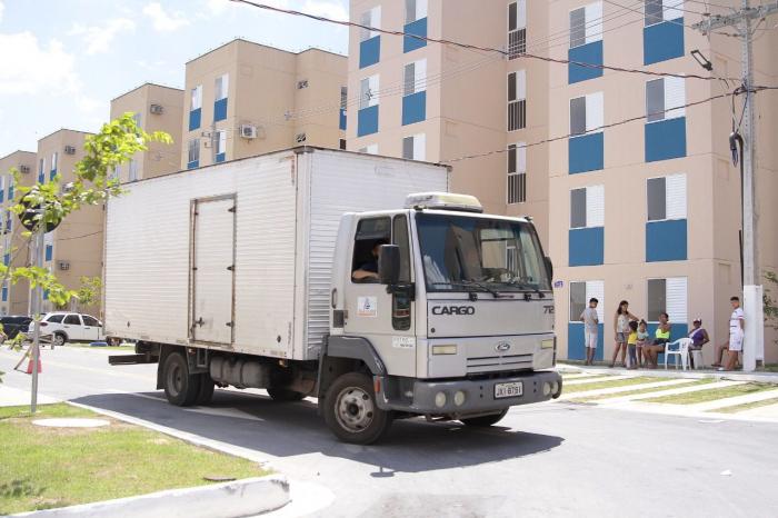Força-tarefa da prefeitura auxilia novos moradores do residencial Manauara 2
