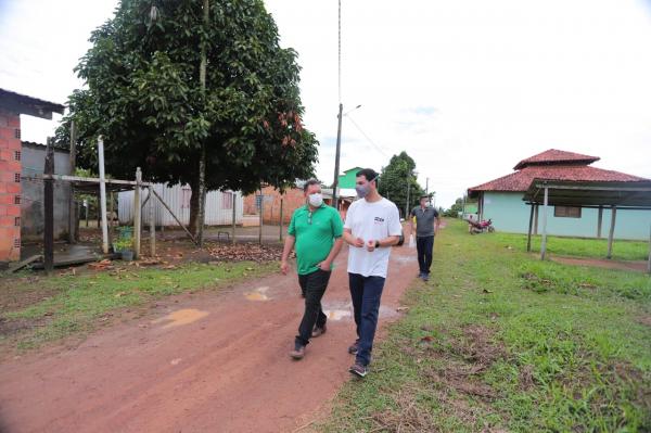 Falta de urbanização e asfalto são principais reclamações dos moradores de Iranduba, afirma Saullo Vianna