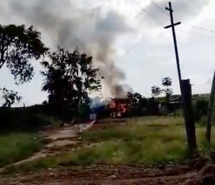 VÍDEO: Incêndio destrói residência no Lady Laura, em Parintins-Am