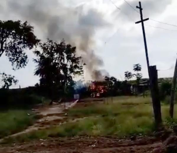 VÍDEO: Incêndio destrói residência no Lady Laura, em Parintins-Am