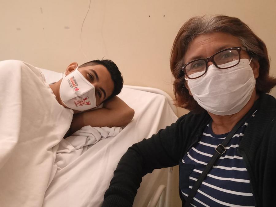 Desesperado, jovem com câncer faz apelo para continuar tratamento em Manaus Desesperado, jovem com câncer faz apelo para continuar tratamento em Manaus