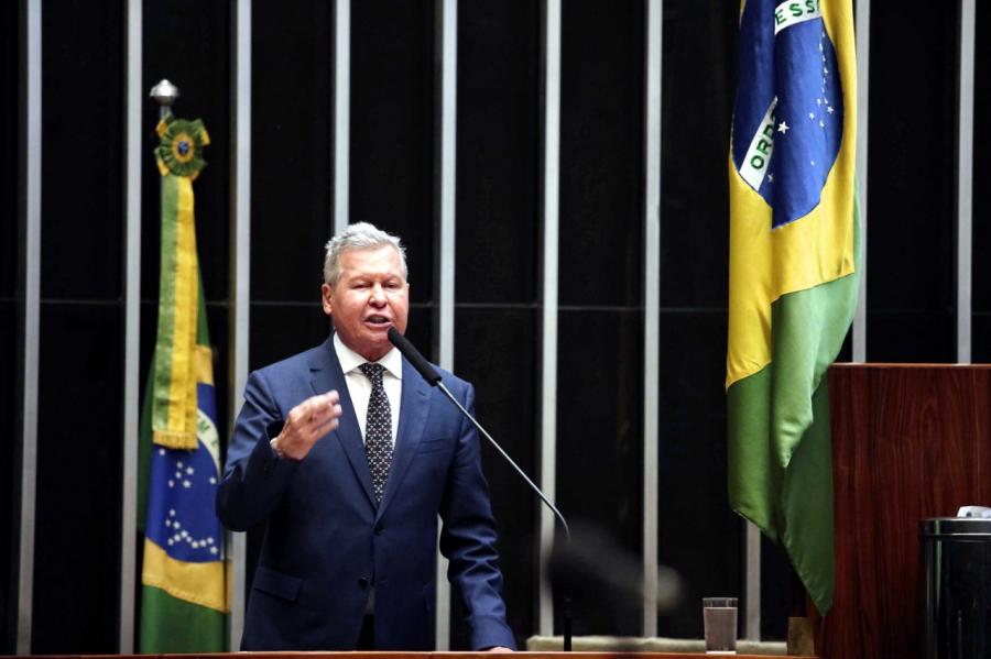 Arthur adverte Bolsonaro: ‘escolha pela democracia é definitiva e isso exige harmonia entre poderes’ Arthur adverte Bolsonaro: ‘escolha pela democracia é definitiva e isso exige harmonia entre poderes’