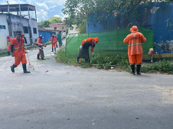 Mutirão é realizado em torno de escola da zona norte de Manaus, após solicitação de Jander Lobato