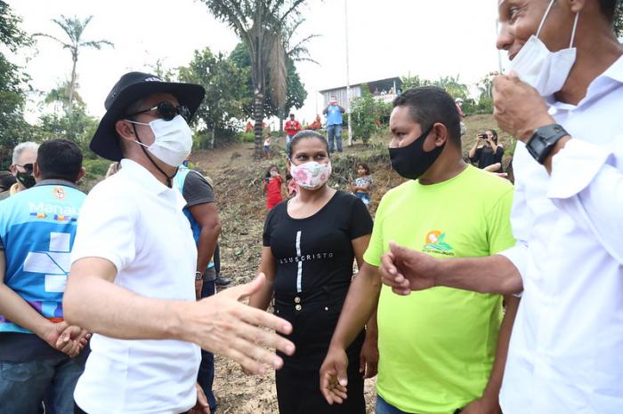 David Almeida determina revitalização de escola e iluminação pública da comunidade Bela Vista do Jaraqui