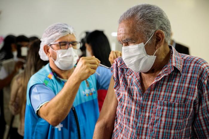 Prefeitura de Manaus começa a aplicar 3ª dose contra a Covid-19
