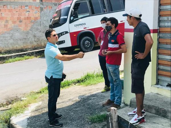 Vereador Jander inspeciona problemas de infraestrutura de espaços comunitários, ruas e transporte coletivo