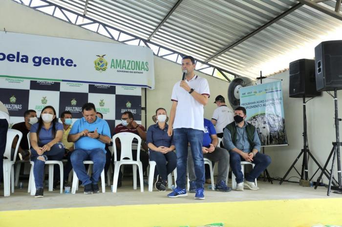Saullo Vianna acompanha obras em ramais e assinatura da Lei do Hidroviário em Autazes e Careiro Castanho