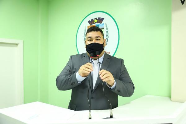 Alex Garcia solicita o asfaltamento das vias do Distrito Industrial de Parintins