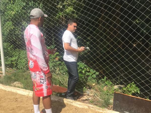 Campo de futebol na zona oeste recebe inspeção de Jander Lobato