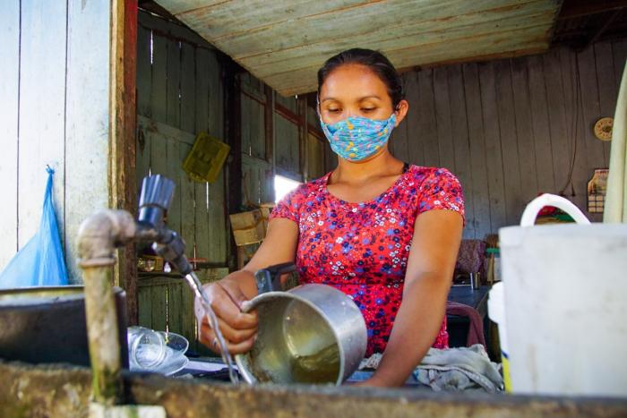 Bi Garcia entrega água encanada para mais mais de 500 famílias da zona rural de Parintins 