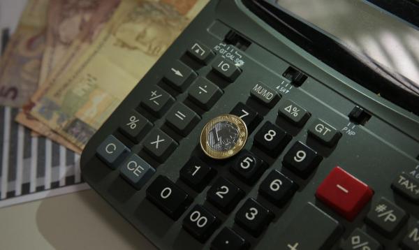 Número de inadimplentes cai em setembro, mas valor de dívidas aumenta