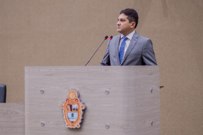 CMM aprova Decreto de Jander Lobato que concede Diploma de Cidadão de Manaus a Dodó Carvalho