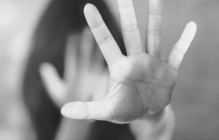 Família vê menina mancar, investiga e descobre abuso por parte do avô
