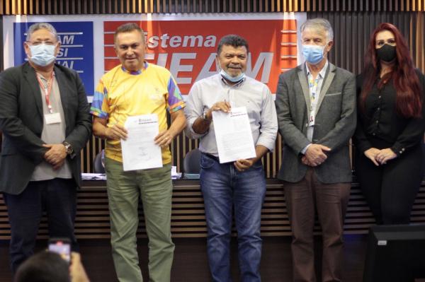 Prefeitura de Manaus fecha parceria com Sindicer para troca de tijolos ecológicos  