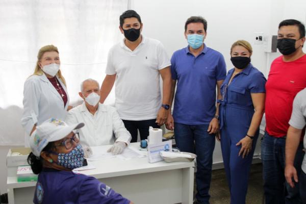 Bi Garcia acompanha atendimentos de gerontologia e geriatria em Parintins