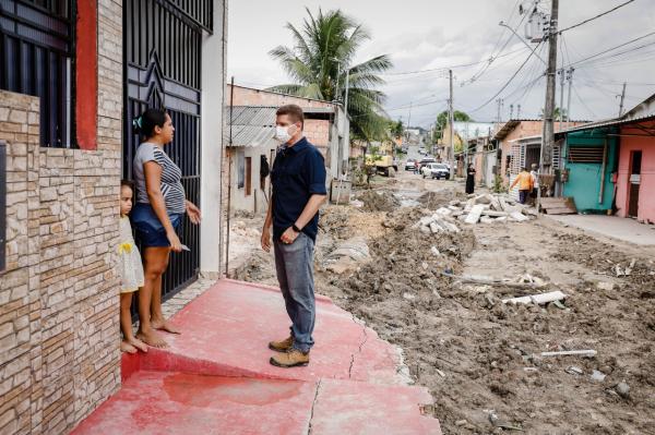 Prefeitura de Manaus implanta infraestrutura total em rua abandonada há 20 anos