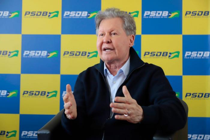 Apontado como anticandidato pela Folha, Arthur segue defendendo candidatura própria do PSDB