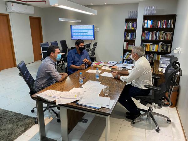 Bi Garcia articula retomada de recapeamento executado pelo Governo do Estado