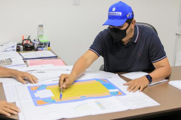 Prefeito Bi Garcia assina ordem de serviço para construção de anfiteatro na Praça dos Bois