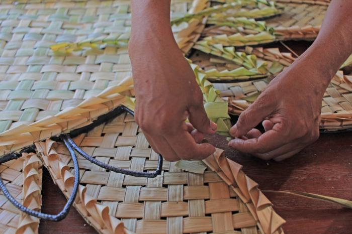 Parintinense transforma lixo em peças de arte baseadas nas técnicas que aprendeu com o pai