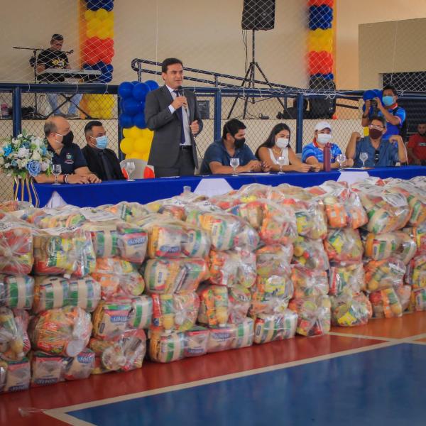 SEMASTH faz a entrega de cestas básicas conquistadas por Mateus Assayag junto à SEAS-AM