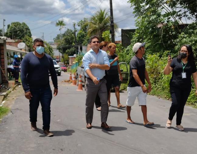 Após 20 anos, rua da zona norte é asfaltada com apoio do vereador Jander Lobato