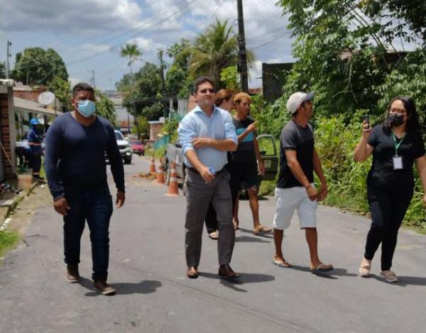 Após 20 anos, rua da zona norte é asfaltada com apoio do vereador Jander Lobato