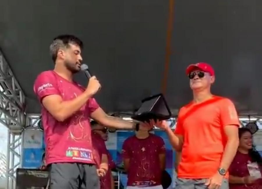 David Almeida é homenageado e aplaudido na última Faixa Liberada de 2021 