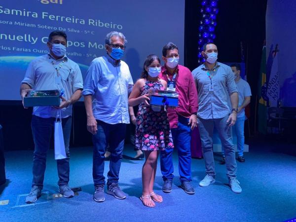 Prefeitura realiza a premiação de alunos e professores da rede municipal de ensino