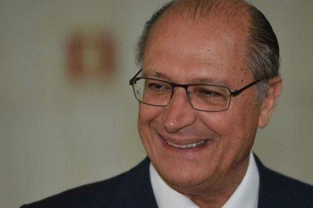 Cotado para vice de Lula, Alckmin deixa o PSDB após 33 anos de filiação