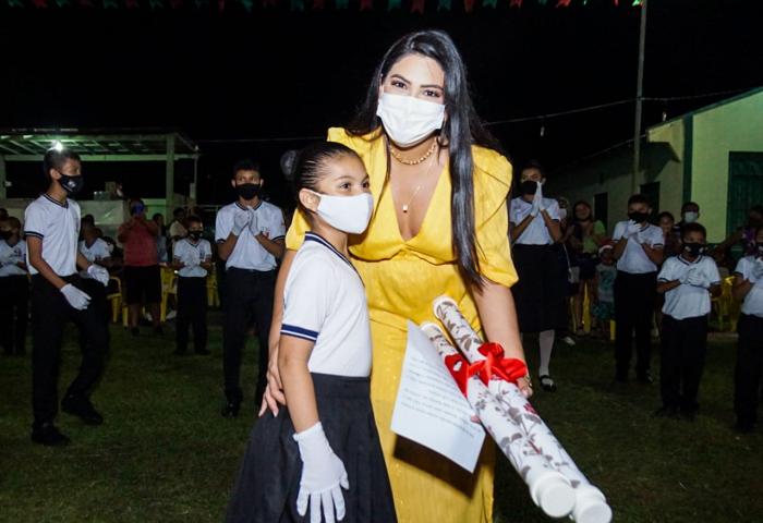 Primeira-dama de Parintins é homenageada pelo projeto Pelotão Mirim