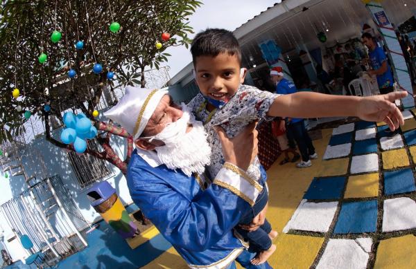 Prefeitura de Manaus realiza festa de Natal para crianças autistas