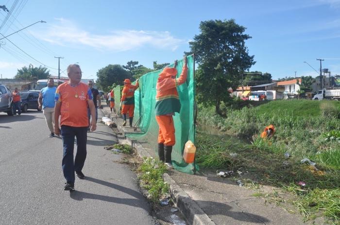 Prefeitura de Manaus realiza serviços de limpeza no Igarapé do Passarinho