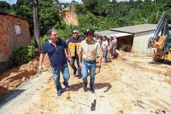 MANAUS: David Almeida fiscaliza ações em erosões e anuncia inauguração de espaço de convivência em janeiro