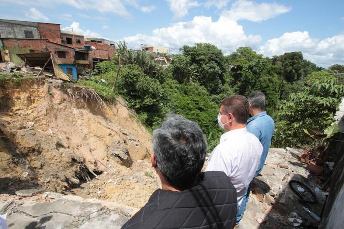 Prefeitura de Manaus realiza obra de contenção de erosão no conjunto Francisca Mendes