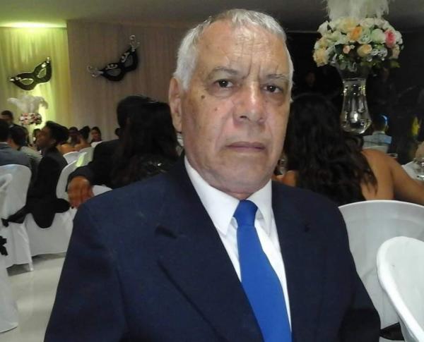 Morre professor e jornalista Carlos Frazão