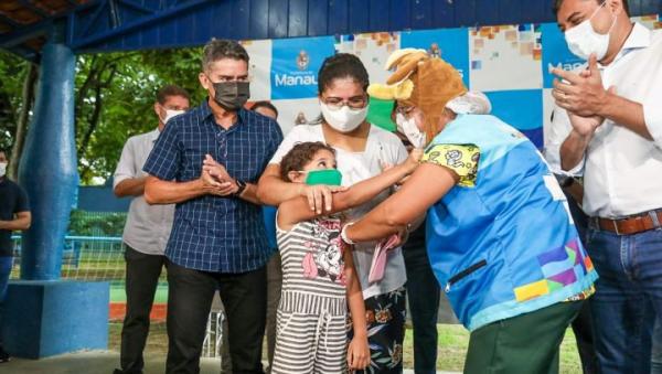 MANAUS: Prefeito David Almeida acompanha abertura da vacinação das crianças 