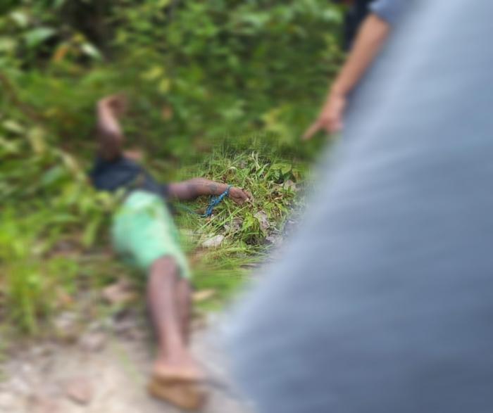 Homem é encontrado morto com marcas de violência em Parintins Homem é encontrado morto com marcas de violência em Parintins