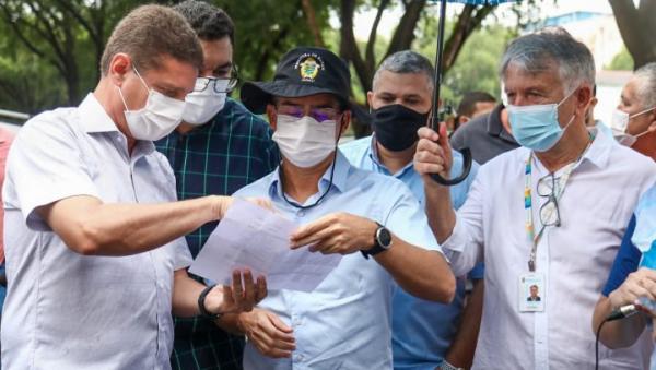 David Almeida determina início de força-tarefa para minimizar danos causados por alagamentos, em Manaus 