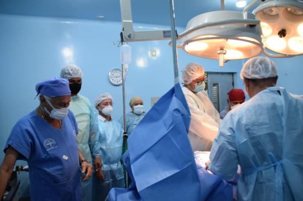 Bi Garcia acompanha jornada de exames de endoscopia em Parintins