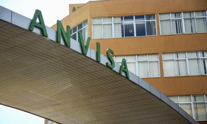 Anvisa alerta que 50 Ervas Emagrecedor está proibido no Brasil
