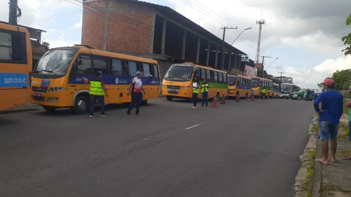 Ônibus clandestinos do transporte especial são retirados de circulação pela Prefeitura de Manaus  