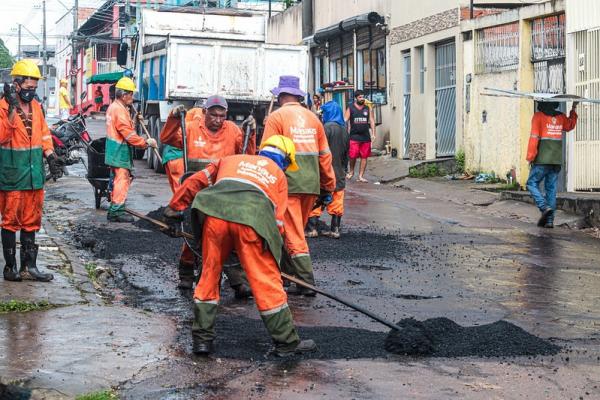 Prefeitura de Manaus aplica 30 toneladas de massa asfáltica no bairro Alvorada